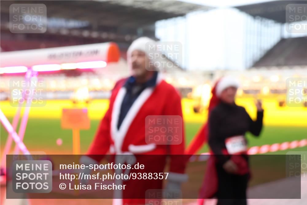 07.12.2025 - St. Pauli X-Mass-Run No. 15 Luisa Fischer http://msf.ph/oto/9388357 07.12.2025 11:52:18 Ziel 648, 650, 1916, 2025, 2027, 2121, 2374, 3445, 3449, 3451, 3583, 3648, 3650, 3659, 3790, 3794, 3795, 3853, 3865, 3875, 3959, 4340, 4602, 4610 meine-sportfotos.de