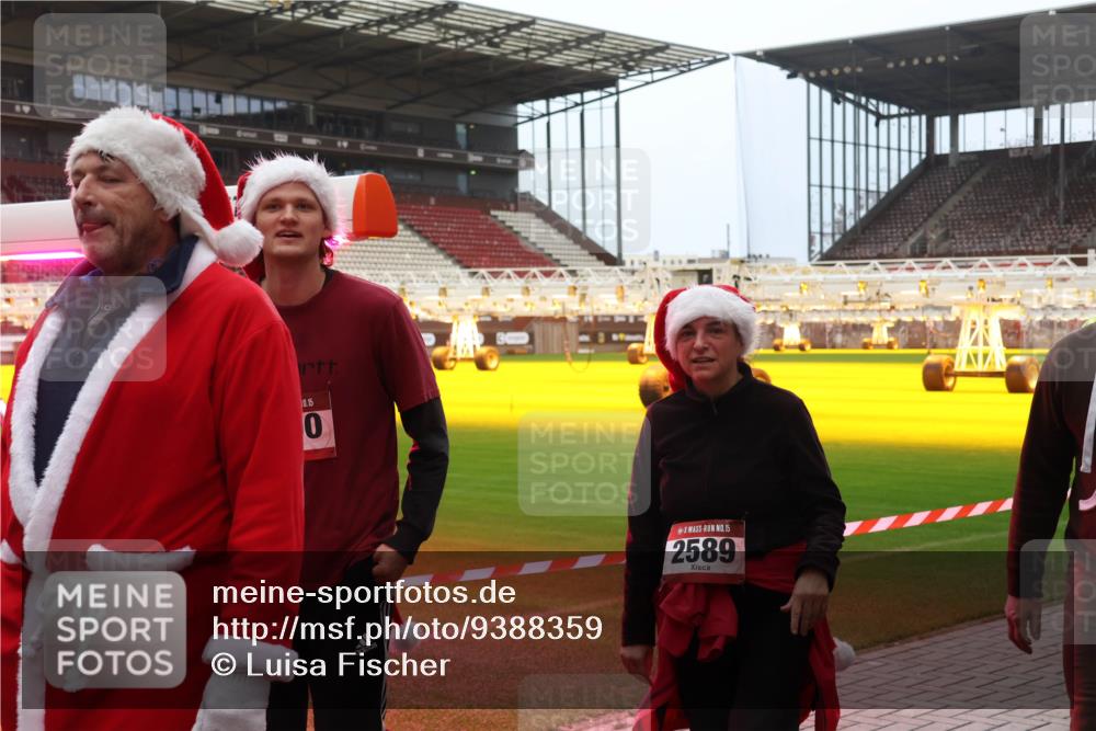 07.12.2025 - St. Pauli X-Mass-Run No. 15 Luisa Fischer http://msf.ph/oto/9388359 07.12.2025 11:52:18 Ziel 0, 15, 0, 15, 2589, 648, 650, 1916, 2025, 2027, 2121, 2374, 3445, 3449, 3451, 3583, 3648, 3650, 3659, 3790, 3794, 3795, 3853, 3865, 3875, 3959, 4340, 4602, 4610 meine-sportfotos.de