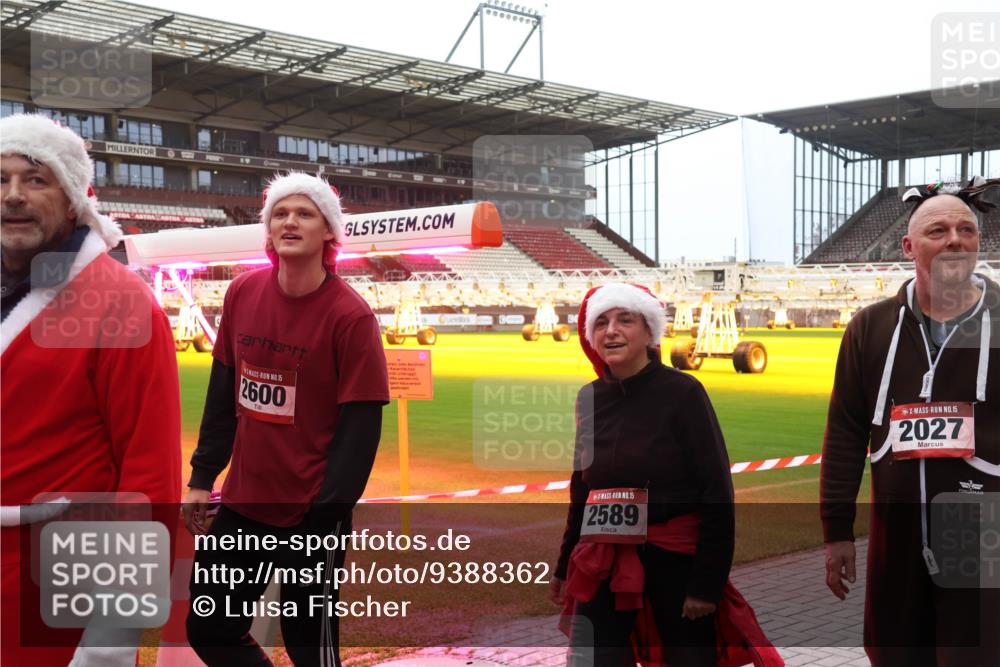 07.12.2025 - St. Pauli X-Mass-Run No. 15 Luisa Fischer http://msf.ph/oto/9388362 07.12.2025 11:52:19 Ziel 15, 2600, 15, 2589, 15, 2027, 648, 650, 1916, 2025, 2027, 2121, 2374, 3445, 3449, 3451, 3583, 3648, 3650, 3659, 3790, 3794, 3795, 3853, 3865, 3875, 4340, 4602, 4610 meine-sportfotos.de