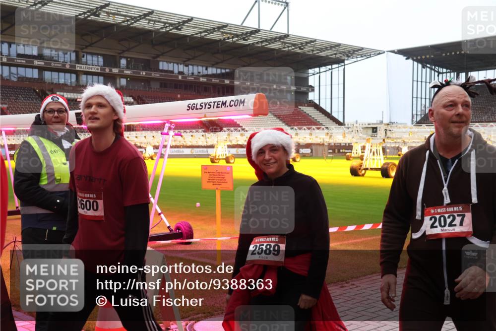 07.12.2025 - St. Pauli X-Mass-Run No. 15 Luisa Fischer http://msf.ph/oto/9388363 07.12.2025 11:52:19 Ziel 6334, 600, 15, 2589, 15, 2027, 648, 650, 1916, 2025, 2027, 2121, 2374, 3445, 3449, 3451, 3583, 3648, 3650, 3659, 3790, 3794, 3795, 3853, 3865, 3875, 4340, 4602, 4610 meine-sportfotos.de