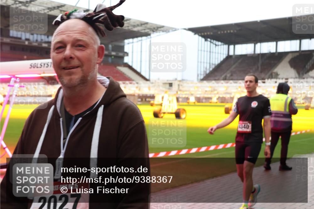07.12.2025 - St. Pauli X-Mass-Run No. 15 Luisa Fischer http://msf.ph/oto/9388367 07.12.2025 11:52:20 Ziel 2027, 340, 648, 650, 1916, 2025, 2027, 2121, 3445, 3449, 3451, 3583, 3648, 3650, 3659, 3790, 3794, 3795, 3853, 3865, 3875, 4602, 4610 meine-sportfotos.de