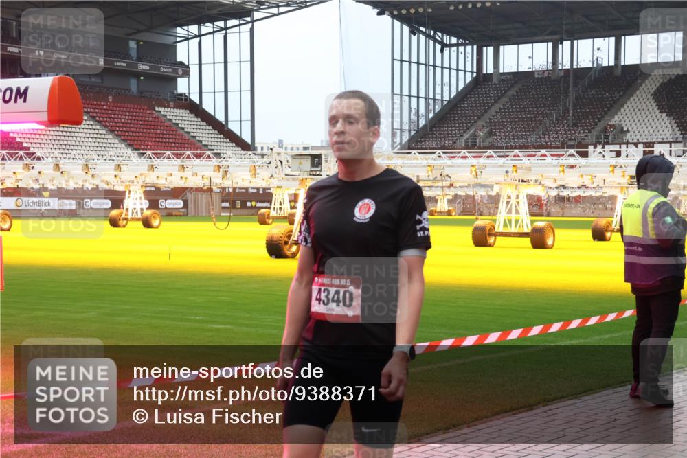 07.12.2025 - St. Pauli X-Mass-Run No. 15 Luisa Fischer http://msf.ph/oto/9388371 07.12.2025 11:52:22 Ziel 15, 4340, 648, 650, 1916, 2025, 2027, 2121, 3445, 3583, 3648, 3650, 3659, 3790, 3794, 3795, 3853, 3865, 3875, 4602, 4610 meine-sportfotos.de