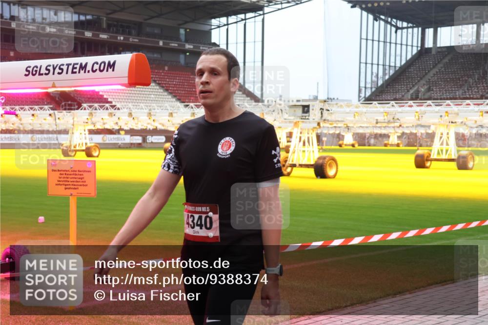 07.12.2025 - St. Pauli X-Mass-Run No. 15 Luisa Fischer http://msf.ph/oto/9388374 07.12.2025 11:52:22 Ziel 5, 4340, 1910, 648, 650, 1916, 2025, 2027, 2121, 3445, 3583, 3648, 3650, 3659, 3790, 3794, 3795, 3853, 3865, 3875, 4602, 4610 meine-sportfotos.de