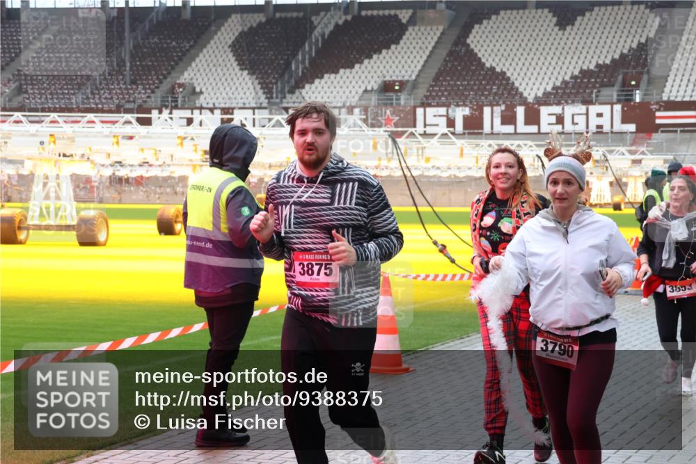 07.12.2025 - St. Pauli X-Mass-Run No. 15 Luisa Fischer http://msf.ph/oto/9388375 07.12.2025 11:52:23 Ziel 15, 3875, 3790, 3653, 648, 650, 1916, 2025, 2027, 2121, 3445, 3583, 3648, 3650, 3659, 3790, 3794, 3795, 3853, 3865, 3875, 4602, 4610 meine-sportfotos.de