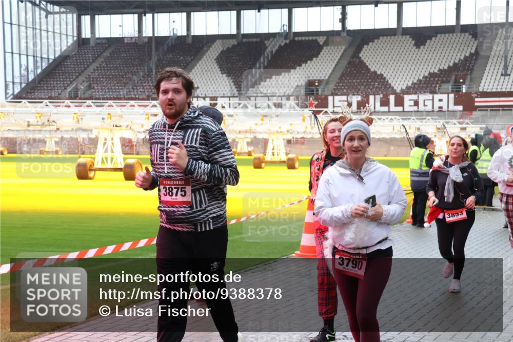 07.12.2025 - St. Pauli X-Mass-Run No. 15 Luisa Fischer http://msf.ph/oto/9388378 07.12.2025 11:52:24 Ziel 15, 3875, 3790, 3853, 627, 648, 650, 1916, 2025, 2027, 2121, 3445, 3583, 3648, 3650, 3659, 3790, 3794, 3795, 3853, 3865, 3875, 4602, 4610 meine-sportfotos.de