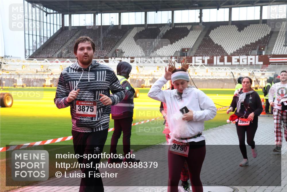 07.12.2025 - St. Pauli X-Mass-Run No. 15 Luisa Fischer http://msf.ph/oto/9388379 07.12.2025 11:52:24 Ziel 15, 3875, 3790, 3855, 627, 648, 650, 1916, 2025, 2027, 2121, 3445, 3583, 3648, 3650, 3659, 3790, 3794, 3795, 3853, 3865, 3875, 4602, 4610 meine-sportfotos.de