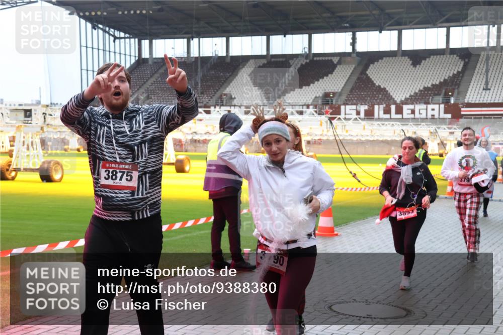 07.12.2025 - St. Pauli X-Mass-Run No. 15 Luisa Fischer http://msf.ph/oto/9388380 07.12.2025 11:52:25 Ziel 15, 3875, 3, 90, 1, 3853, 379, 627, 644, 648, 650, 1916, 2025, 2027, 2121, 3276, 3280, 3445, 3583, 3648, 3650, 3659, 3790, 3794, 3795, 3853, 3865, 3875, 4602, 4610 meine-sportfotos.de