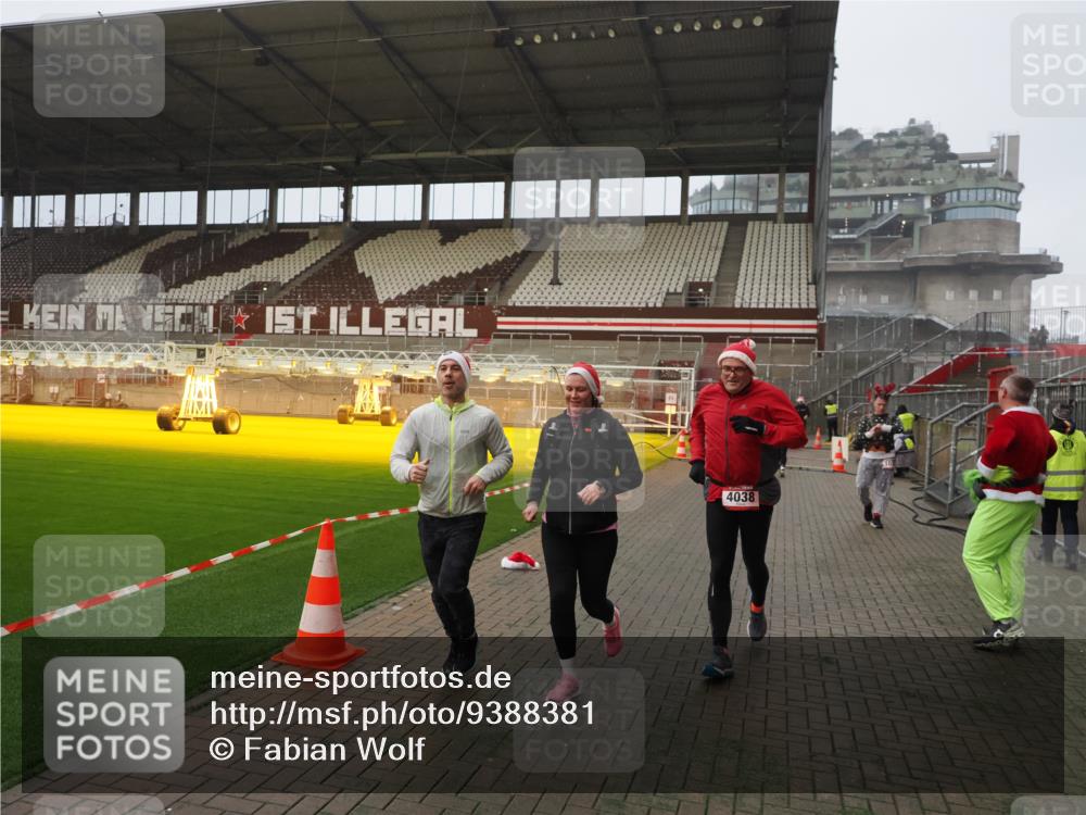 07.12.2025 - St. Pauli X-Mass-Run No. 15 Fabian Wolf http://msf.ph/oto/9388381 07.12.2025 10:19:30 Ziel 658, 2750, 3011, 3013, 3695, 4038, 4115, 4466 meine-sportfotos.de