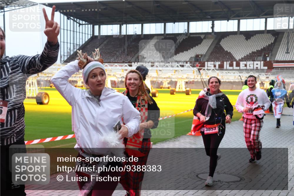 07.12.2025 - St. Pauli X-Mass-Run No. 15 Luisa Fischer http://msf.ph/oto/9388383 07.12.2025 11:52:25 Ziel 3790, 3853, 627, 644, 648, 650, 1916, 2025, 2027, 2121, 3276, 3280, 3445, 3583, 3648, 3650, 3659, 3790, 3794, 3795, 3853, 3865, 3875, 4602, 4610 meine-sportfotos.de