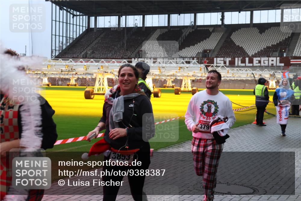 07.12.2025 - St. Pauli X-Mass-Run No. 15 Luisa Fischer http://msf.ph/oto/9388387 07.12.2025 11:52:26 Ziel 3853, 379, 4602, 627, 644, 648, 650, 1916, 2025, 2027, 2121, 3276, 3280, 3445, 3583, 3648, 3650, 3659, 3790, 3794, 3795, 3853, 3865, 3875, 4602, 4610 meine-sportfotos.de