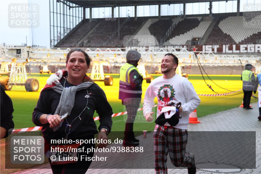 07.12.2025 - St. Pauli X-Mass-Run No. 15 Luisa Fischer http://msf.ph/oto/9388388 07.12.2025 11:52:27 Ziel 3853, 627, 644, 648, 650, 1916, 2025, 2027, 2121, 3276, 3280, 3445, 3583, 3648, 3650, 3659, 3790, 3794, 3795, 3853, 3865, 3875, 4602, 4610 meine-sportfotos.de