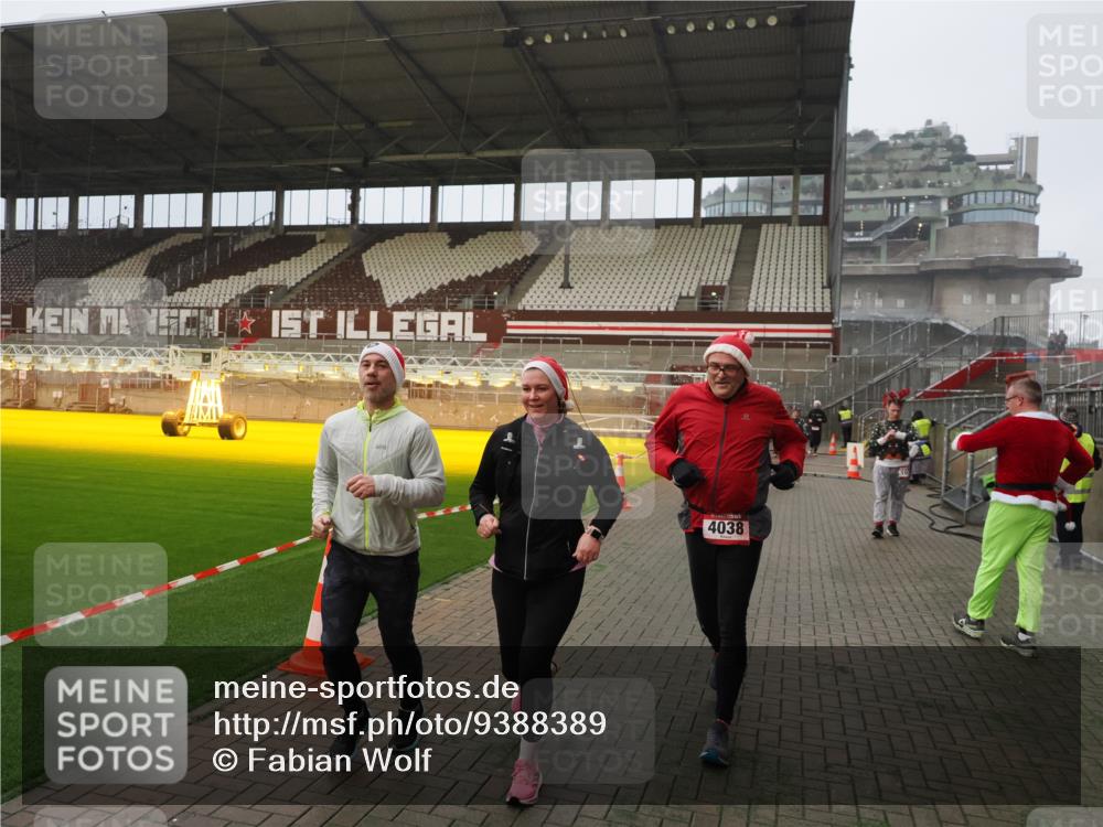 07.12.2025 - St. Pauli X-Mass-Run No. 15 Fabian Wolf http://msf.ph/oto/9388389 07.12.2025 10:19:31 Ziel 658, 661, 2750, 3011, 3013, 3695, 4038, 4115, 4466 meine-sportfotos.de