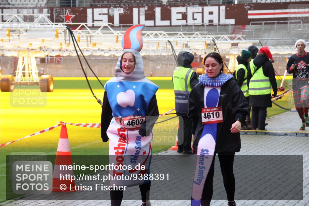 07.12.2025 - St. Pauli X-Mass-Run No. 15 Luisa Fischer http://msf.ph/oto/9388391 07.12.2025 11:52:30 Ziel 4602, 15, 4610, 620, 627, 644, 1916, 2121, 3276, 3280, 3445, 3583, 3648, 3650, 3659, 3790, 3794, 3795, 3853, 3865, 3875, 4602, 4610 meine-sportfotos.de