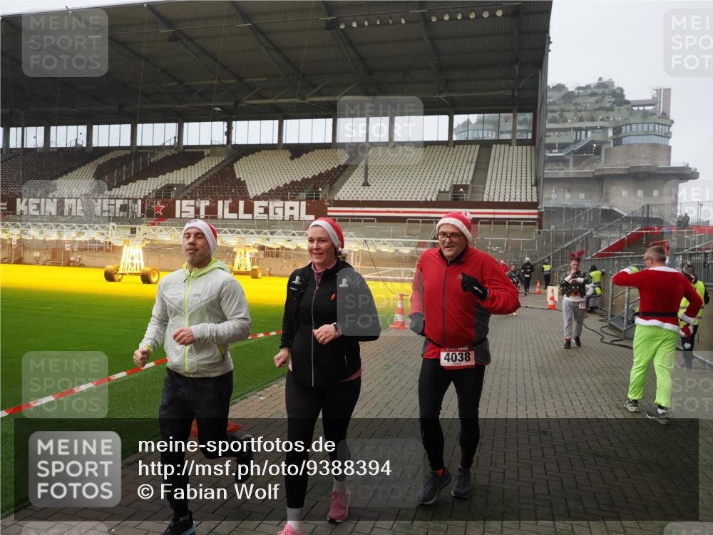 07.12.2025 - St. Pauli X-Mass-Run No. 15 Fabian Wolf http://msf.ph/oto/9388394 07.12.2025 10:19:31 Ziel 658, 661, 2750, 3011, 3013, 3695, 4038, 4115, 4466 meine-sportfotos.de