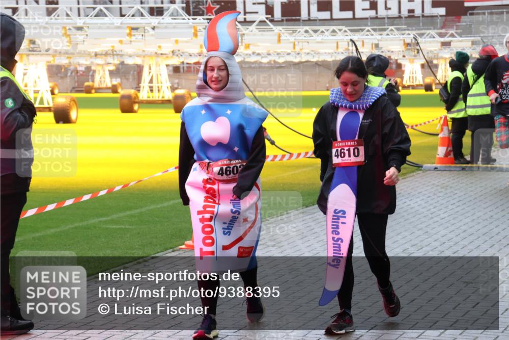 07.12.2025 - St. Pauli X-Mass-Run No. 15 Luisa Fischer http://msf.ph/oto/9388395 07.12.2025 11:52:31 Ziel 0000, 4602, 15, 4610, 620, 627, 644, 1916, 2121, 3276, 3280, 3445, 3583, 3648, 3650, 3659, 3790, 3794, 3795, 3853, 3865, 4602, 4610 meine-sportfotos.de