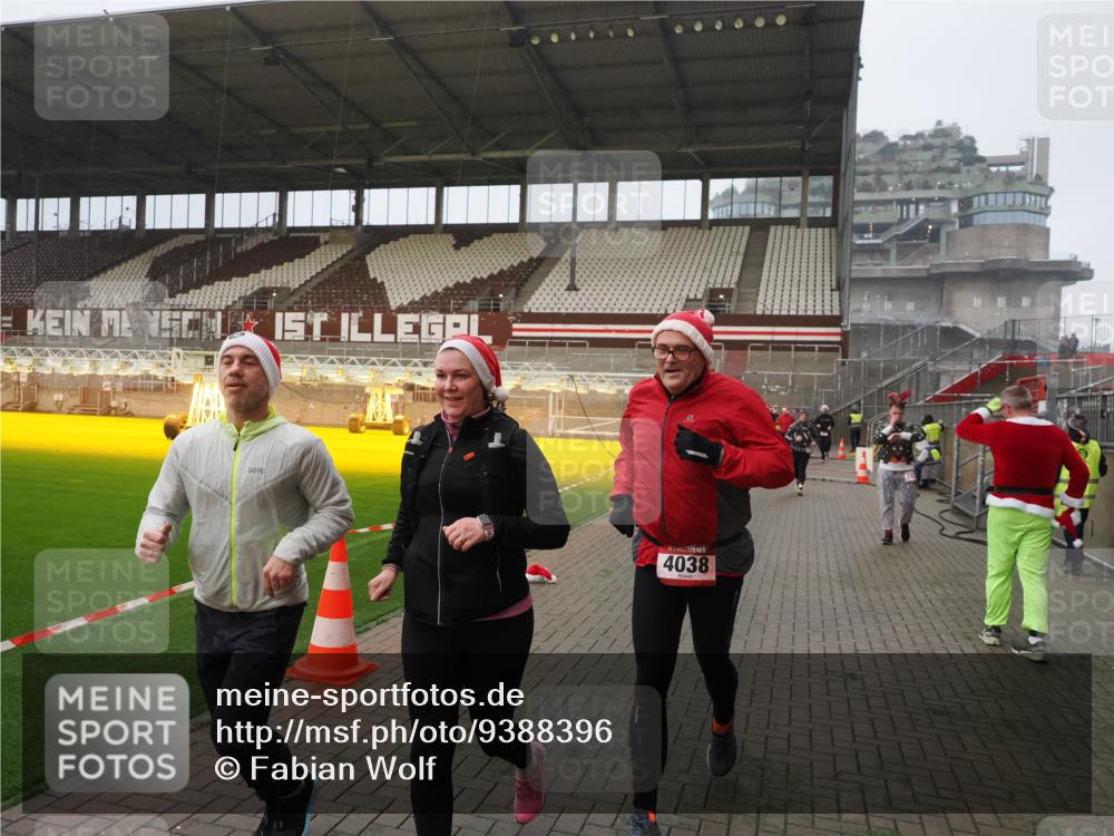 07.12.2025 - St. Pauli X-Mass-Run No. 15 Fabian Wolf http://msf.ph/oto/9388396 07.12.2025 10:19:31 Ziel 658, 661, 2750, 3011, 3013, 3695, 4038, 4115, 4466 meine-sportfotos.de
