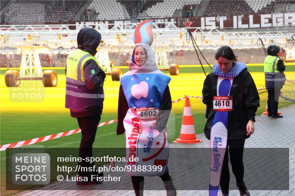07.12.2025 - St. Pauli X-Mass-Run No. 15 Luisa Fischer http://msf.ph/oto/9388399 07.12.2025 11:52:32 Ziel 15, 4602, 15, 4610, 50, 613, 620, 627, 644, 1916, 2121, 3276, 3280, 3445, 3583, 3648, 3650, 3659, 3790, 3794, 3795, 3853, 3865, 4602, 4610 meine-sportfotos.de