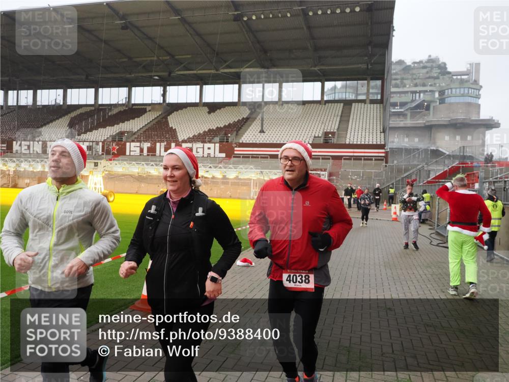07.12.2025 - St. Pauli X-Mass-Run No. 15 Fabian Wolf http://msf.ph/oto/9388400 07.12.2025 10:19:31 Ziel 658, 661, 2750, 3011, 3013, 3695, 4038, 4115, 4466 meine-sportfotos.de