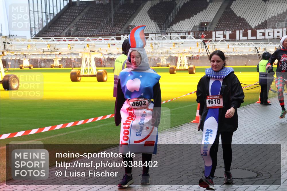 07.12.2025 - St. Pauli X-Mass-Run No. 15 Luisa Fischer http://msf.ph/oto/9388402 07.12.2025 11:52:32 Ziel 4602, 15, 4610, 50, 613, 620, 627, 644, 1916, 2121, 3276, 3280, 3445, 3583, 3648, 3650, 3659, 3790, 3794, 3795, 3853, 3865, 4602, 4610 meine-sportfotos.de
