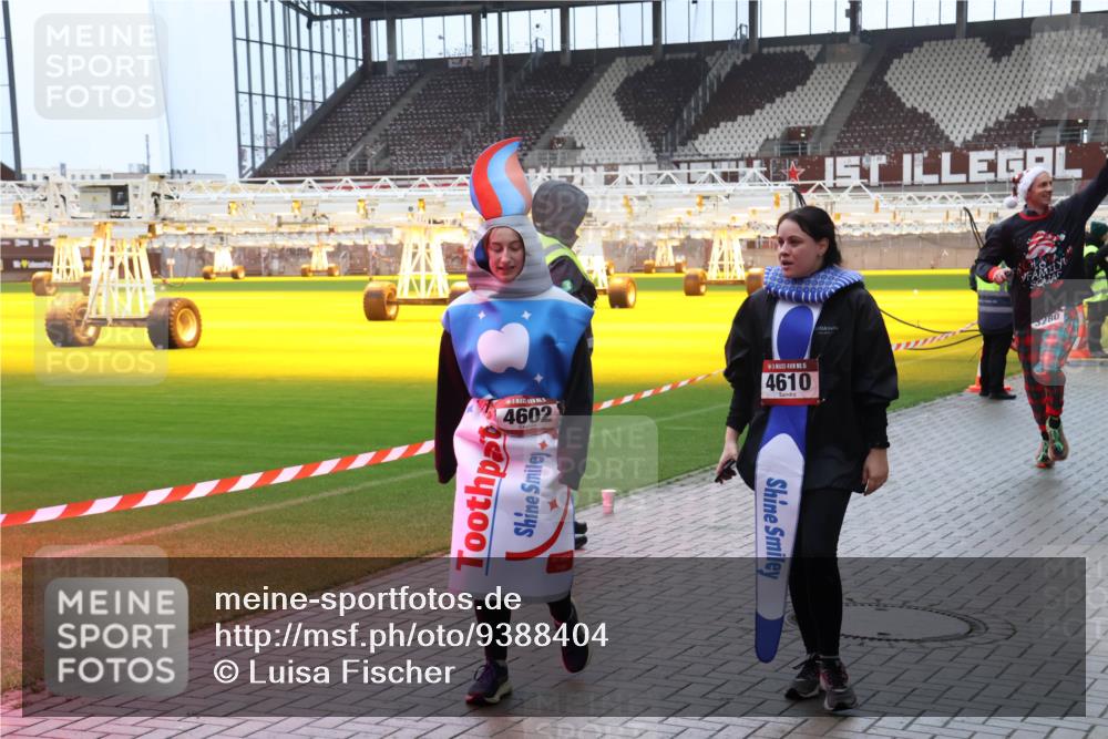 07.12.2025 - St. Pauli X-Mass-Run No. 15 Luisa Fischer http://msf.ph/oto/9388404 07.12.2025 11:52:33 Ziel 4602, 15, 4610, 280, 50, 613, 620, 627, 644, 1916, 2121, 3276, 3280, 3445, 3583, 3648, 3650, 3659, 3790, 3794, 3795, 3853, 3865, 4602, 4610 meine-sportfotos.de