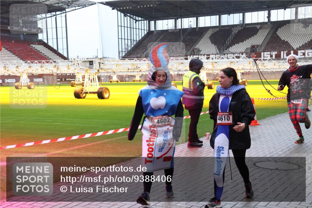 07.12.2025 - St. Pauli X-Mass-Run No. 15 Luisa Fischer http://msf.ph/oto/9388406 07.12.2025 11:52:33 Ziel 4602, 4610, 613, 620, 627, 644, 1916, 2121, 3276, 3280, 3445, 3583, 3648, 3650, 3659, 3790, 3794, 3795, 3853, 3865, 4602, 4610 meine-sportfotos.de