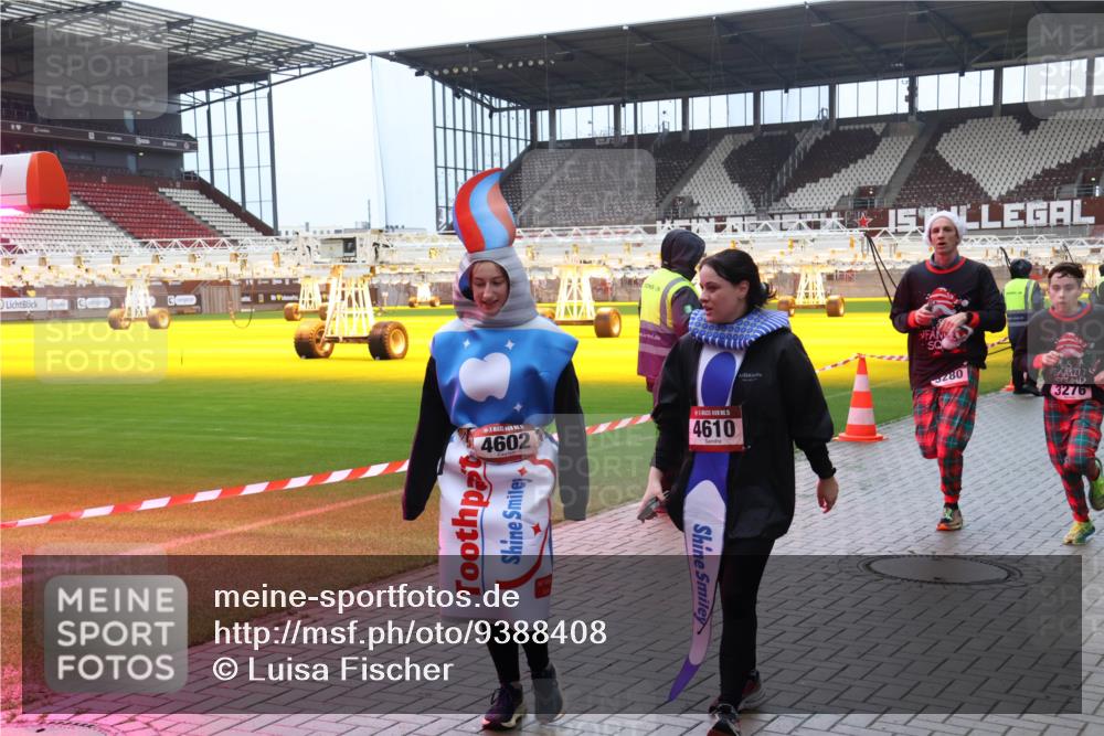 07.12.2025 - St. Pauli X-Mass-Run No. 15 Luisa Fischer http://msf.ph/oto/9388408 07.12.2025 11:52:34 Ziel 4602, 4610, 3276, 613, 620, 627, 644, 1916, 2121, 3276, 3280, 3445, 3583, 3648, 3650, 3659, 3790, 3794, 3795, 3853, 3865 meine-sportfotos.de