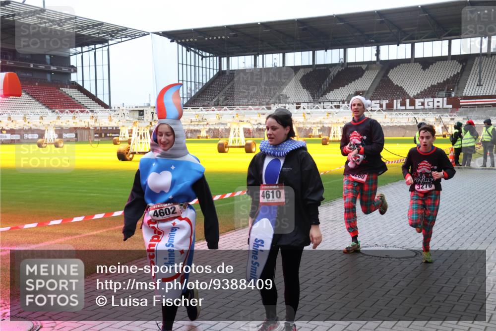 07.12.2025 - St. Pauli X-Mass-Run No. 15 Luisa Fischer http://msf.ph/oto/9388409 07.12.2025 11:52:34 Ziel 4602, 15, 4610, 280, 3276, 613, 620, 627, 644, 1916, 2121, 3276, 3280, 3445, 3583, 3648, 3650, 3659, 3790, 3794, 3795, 3853, 3865 meine-sportfotos.de