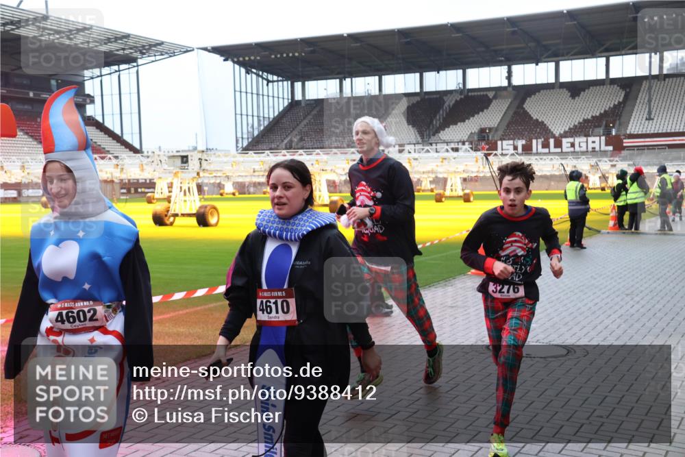 07.12.2025 - St. Pauli X-Mass-Run No. 15 Luisa Fischer http://msf.ph/oto/9388412 07.12.2025 11:52:34 Ziel 15, 4602, 15, 4610, 50, 3276, 613, 620, 627, 644, 1916, 2121, 3276, 3280, 3445, 3583, 3648, 3650, 3659, 3790, 3794, 3795, 3853, 3865 meine-sportfotos.de