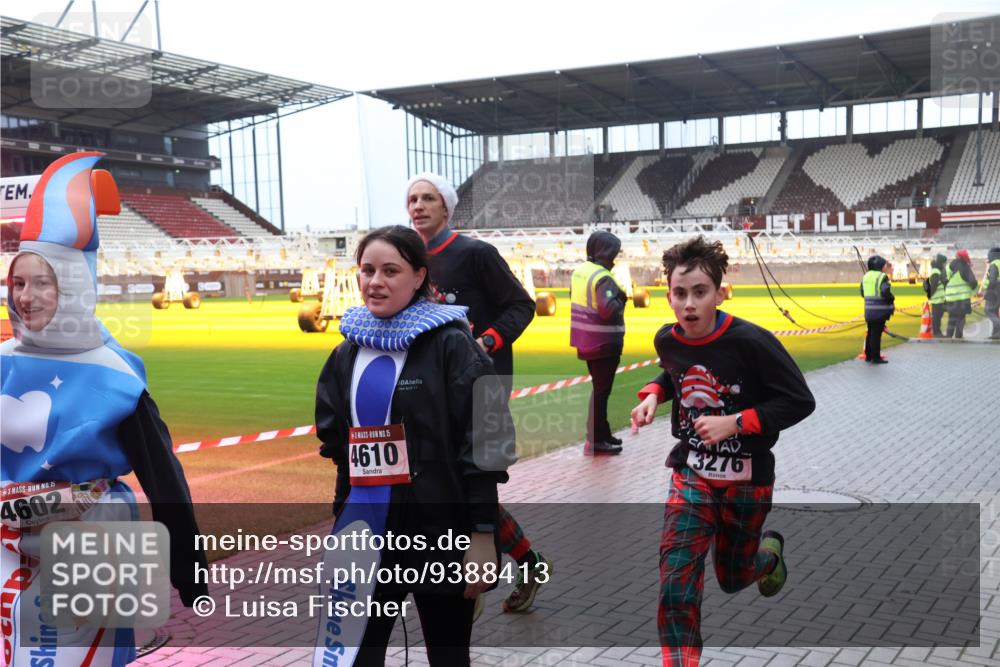 07.12.2025 - St. Pauli X-Mass-Run No. 15 Luisa Fischer http://msf.ph/oto/9388413 07.12.2025 11:52:35 Ziel 15, 4602, 15, 4610, 2018, 11, 3276, 613, 618, 620, 627, 644, 1916, 2121, 3276, 3280, 3445, 3583, 3648, 3650, 3659, 3790, 3794, 3795, 3853, 3865, 3886 meine-sportfotos.de