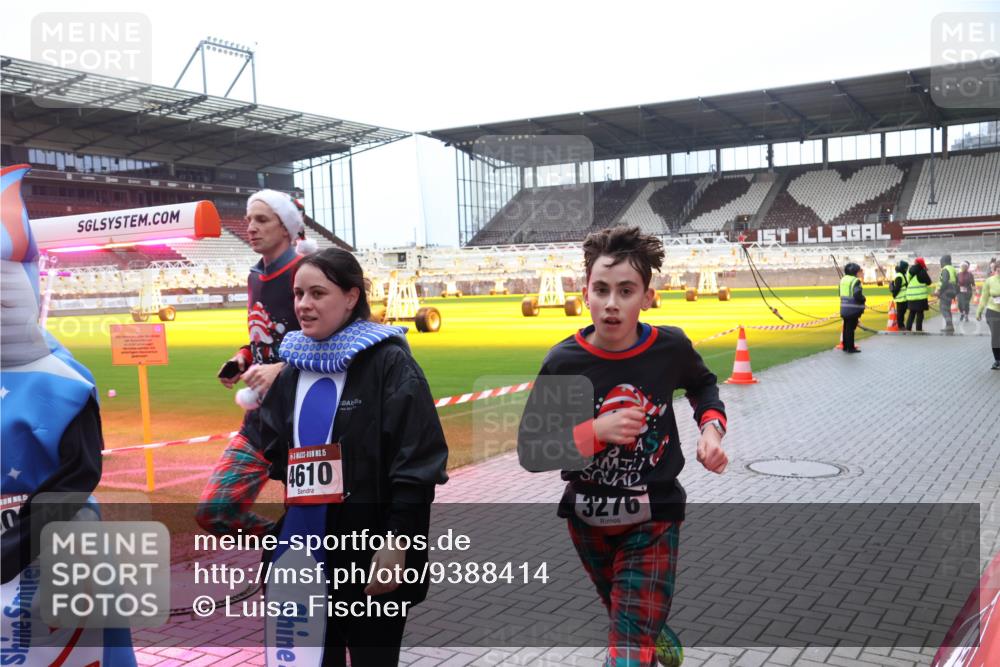 07.12.2025 - St. Pauli X-Mass-Run No. 15 Luisa Fischer http://msf.ph/oto/9388414 07.12.2025 11:52:35 Ziel 5, 15, 4610, 3276, 613, 618, 620, 627, 644, 1916, 2121, 3276, 3280, 3445, 3583, 3648, 3650, 3659, 3790, 3794, 3795, 3853, 3865, 3886 meine-sportfotos.de