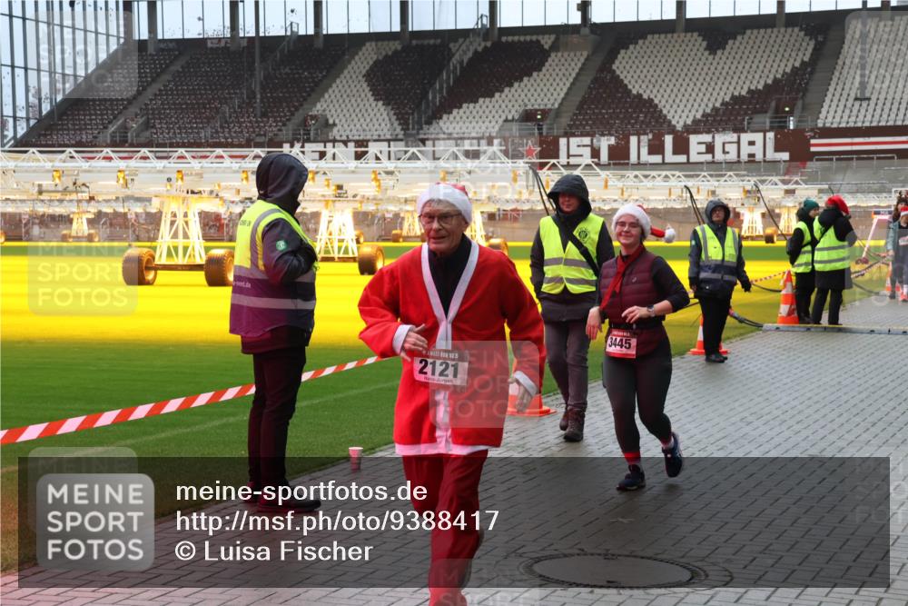 07.12.2025 - St. Pauli X-Mass-Run No. 15 Luisa Fischer http://msf.ph/oto/9388417 07.12.2025 11:52:45 Ziel 15, 2121, 3445, 613, 618, 620, 627, 644, 1916, 2121, 3276, 3280, 3445, 3583, 3648, 3650, 3659, 3865, 3886 meine-sportfotos.de