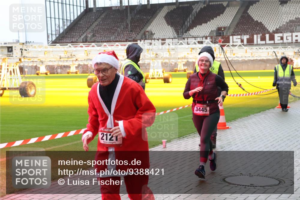 07.12.2025 - St. Pauli X-Mass-Run No. 15 Luisa Fischer http://msf.ph/oto/9388421 07.12.2025 11:52:46 Ziel 212, 3445, 613, 618, 620, 627, 644, 1916, 2121, 3276, 3280, 3445, 3583, 3648, 3650, 3659, 3865, 3886 meine-sportfotos.de