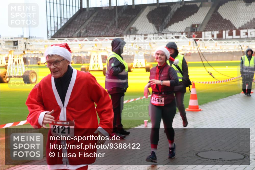 07.12.2025 - St. Pauli X-Mass-Run No. 15 Luisa Fischer http://msf.ph/oto/9388422 07.12.2025 11:52:46 Ziel 15, 2121, 3445, 613, 618, 620, 627, 644, 1916, 2121, 3276, 3280, 3445, 3583, 3648, 3650, 3659, 3865, 3886 meine-sportfotos.de