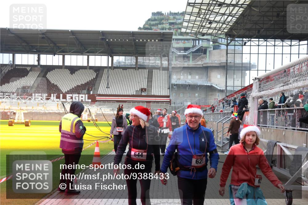 07.12.2025 - St. Pauli X-Mass-Run No. 15 Luisa Fischer http://msf.ph/oto/9388433 07.12.2025 11:53:00 Ziel 3659, 1916, 613, 644, 621, 6, 613, 618, 620, 627, 644, 982, 2121, 2862, 3276, 3280, 3648, 3650, 3659, 3865, 3886, 4612 meine-sportfotos.de