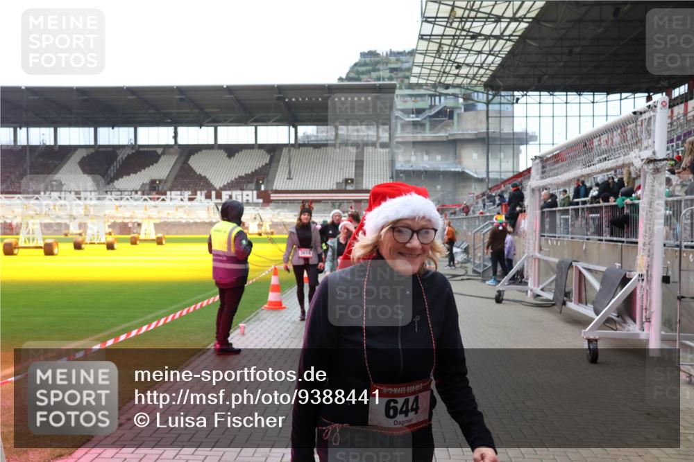 07.12.2025 - St. Pauli X-Mass-Run No. 15 Luisa Fischer http://msf.ph/oto/9388441 07.12.2025 11:53:02 Ziel 644, 613, 618, 620, 627, 644, 982, 1467, 1592, 2121, 2862, 3276, 3280, 3886, 4612 meine-sportfotos.de