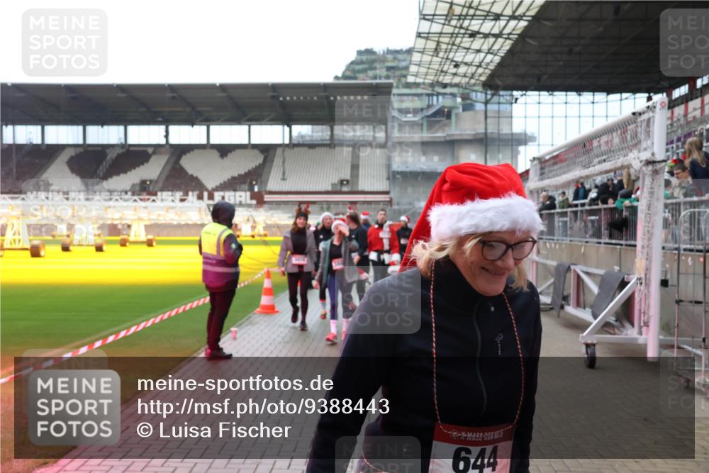 07.12.2025 - St. Pauli X-Mass-Run No. 15 Luisa Fischer http://msf.ph/oto/9388443 07.12.2025 11:53:03 Ziel 644, 613, 618, 620, 627, 644, 982, 1467, 1592, 2121, 2862, 3276, 3280, 3886, 4612 meine-sportfotos.de