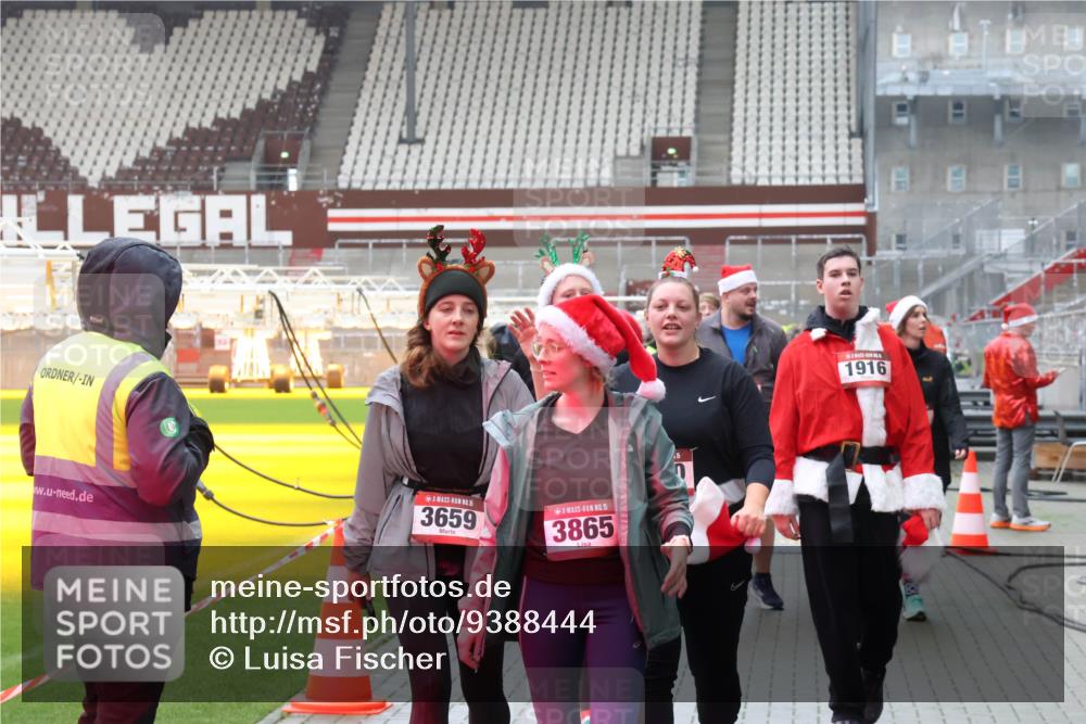 07.12.2025 - St. Pauli X-Mass-Run No. 15 Luisa Fischer http://msf.ph/oto/9388444 07.12.2025 11:53:04 Ziel 5, 3659, 15, 3865, 1916, 613, 618, 620, 627, 644, 982, 1467, 1592, 2121, 2862, 3276, 3280, 3886, 4612 meine-sportfotos.de