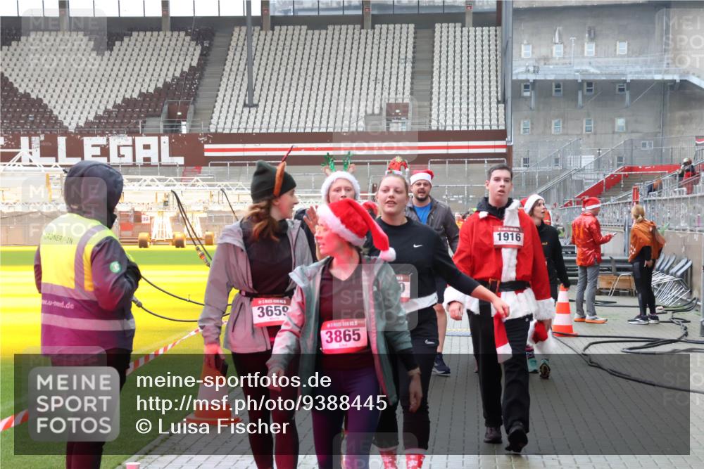 07.12.2025 - St. Pauli X-Mass-Run No. 15 Luisa Fischer http://msf.ph/oto/9388445 07.12.2025 11:53:04 Ziel 5, 3659, 3865, 105, 1916, 613, 618, 620, 627, 644, 982, 1467, 1592, 2121, 2862, 3276, 3280, 3886, 4612 meine-sportfotos.de