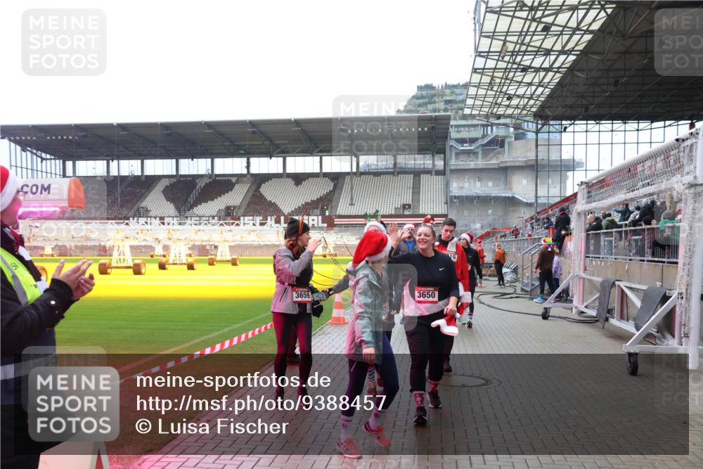 07.12.2025 - St. Pauli X-Mass-Run No. 15 Luisa Fischer http://msf.ph/oto/9388457 07.12.2025 11:53:07 Ziel 6, 3659, 3650, 613, 618, 620, 627, 644, 982, 1467, 1592, 2862, 3276, 3280, 3886, 4612 meine-sportfotos.de