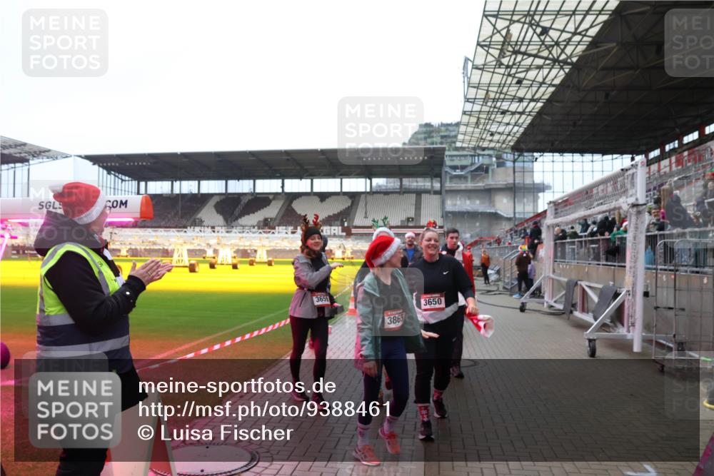 07.12.2025 - St. Pauli X-Mass-Run No. 15 Luisa Fischer http://msf.ph/oto/9388461 07.12.2025 11:53:08 Ziel 3659, 3865, 3650, 613, 618, 620, 627, 644, 982, 1467, 1592, 1803, 2862, 3276, 3280, 3886, 4612 meine-sportfotos.de