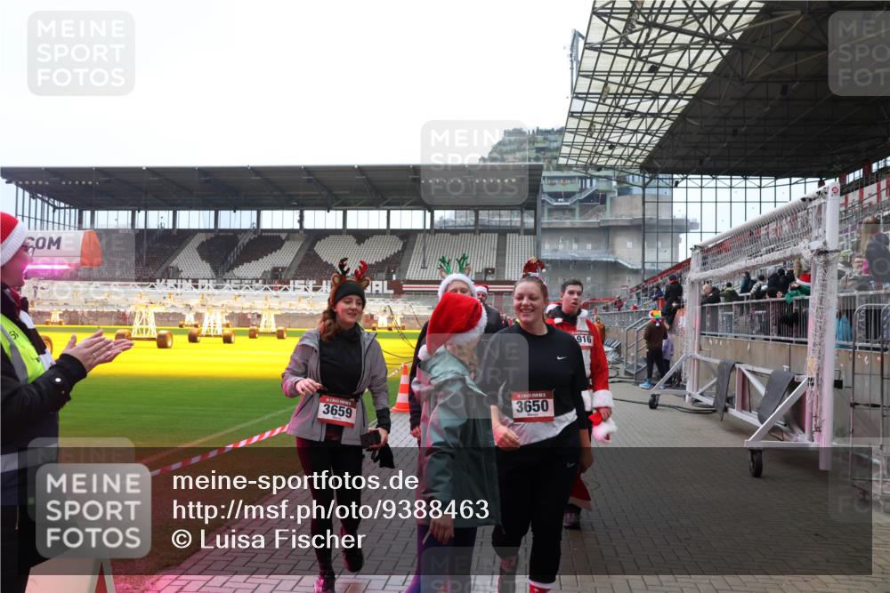 07.12.2025 - St. Pauli X-Mass-Run No. 15 Luisa Fischer http://msf.ph/oto/9388463 07.12.2025 11:53:09 Ziel 3659, 3650, 916, 613, 618, 620, 627, 644, 982, 1467, 1592, 1803, 2862, 3276, 3280, 3886, 4612 meine-sportfotos.de