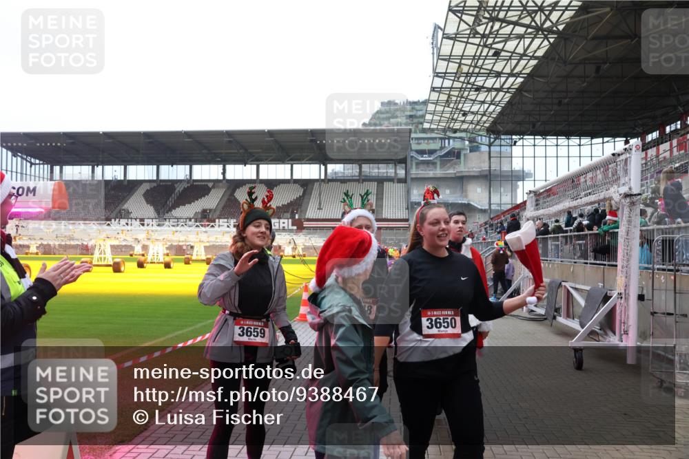 07.12.2025 - St. Pauli X-Mass-Run No. 15 Luisa Fischer http://msf.ph/oto/9388467 07.12.2025 11:53:09 Ziel 3659, 3650, 613, 618, 620, 627, 644, 982, 1467, 1592, 1803, 2862, 3276, 3280, 3886, 4612 meine-sportfotos.de