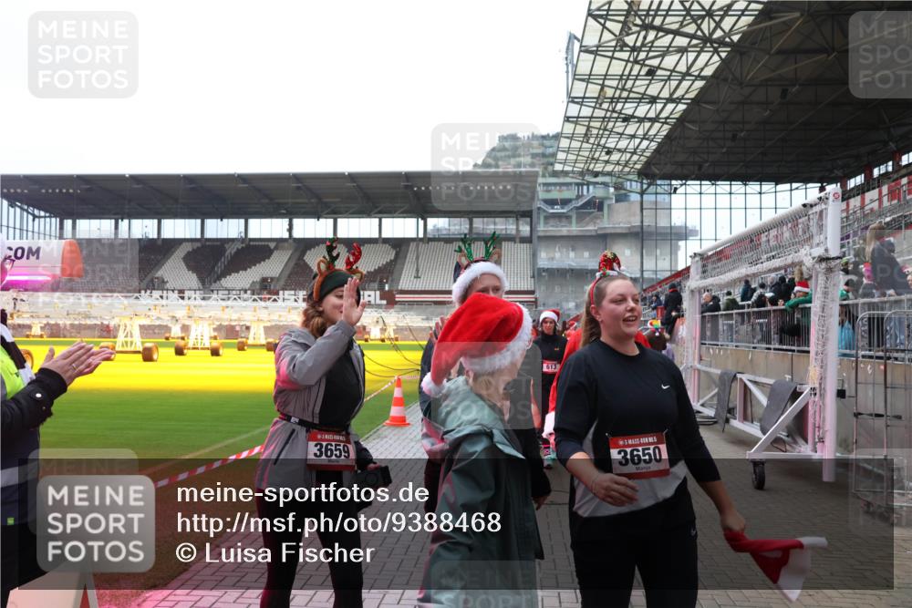 07.12.2025 - St. Pauli X-Mass-Run No. 15 Luisa Fischer http://msf.ph/oto/9388468 07.12.2025 11:53:10 Ziel 3659, 613, 5, 3650, 613, 618, 620, 627, 644, 982, 1467, 1592, 1803, 2862, 3276, 3280, 3749, 3750, 3886, 4612 meine-sportfotos.de