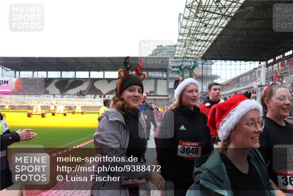 07.12.2025 - St. Pauli X-Mass-Run No. 15 Luisa Fischer http://msf.ph/oto/9388472 07.12.2025 11:53:11 Ziel 15, 3648, 36, 613, 618, 620, 627, 644, 982, 1467, 1592, 1803, 2862, 3276, 3280, 3749, 3750, 3886, 4612 meine-sportfotos.de