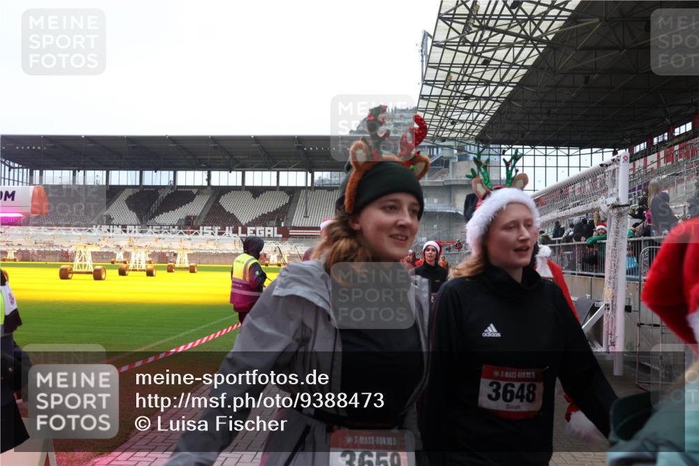 07.12.2025 - St. Pauli X-Mass-Run No. 15 Luisa Fischer http://msf.ph/oto/9388473 07.12.2025 11:53:11 Ziel 3650, 13, 3648, 613, 618, 620, 627, 644, 982, 1467, 1592, 1803, 2862, 3276, 3280, 3749, 3750, 3886, 4612 meine-sportfotos.de