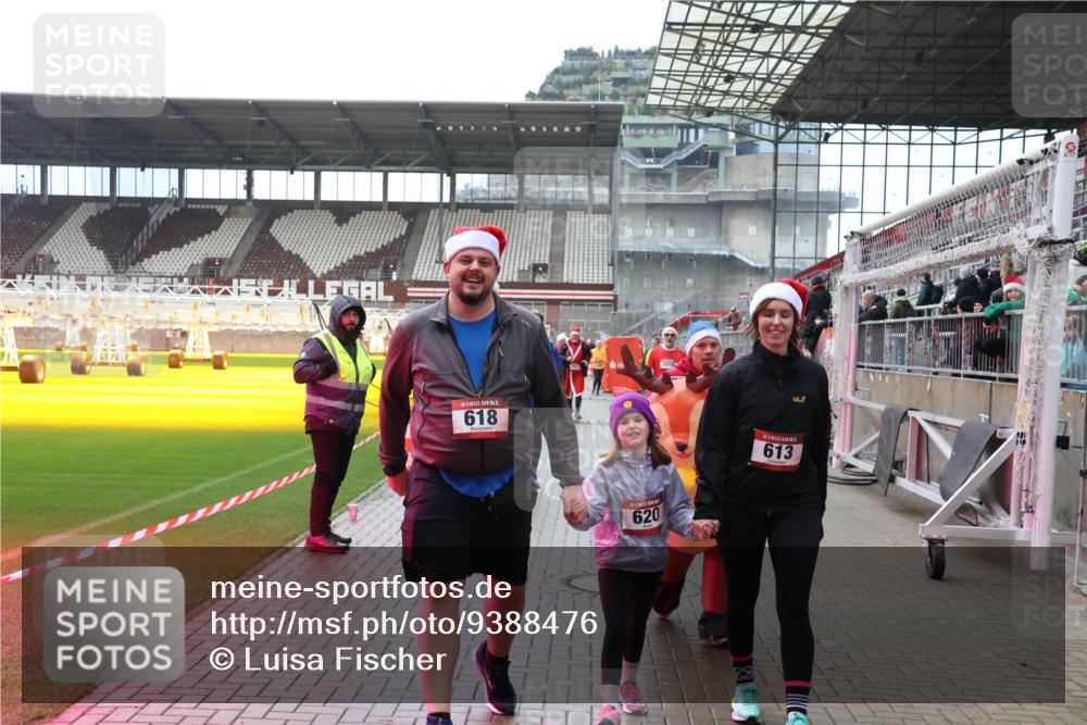 07.12.2025 - St. Pauli X-Mass-Run No. 15 Luisa Fischer http://msf.ph/oto/9388476 07.12.2025 11:53:13 Ziel 618, 620, 613, 104, 613, 618, 620, 644, 982, 1467, 1592, 1803, 2862, 2966, 3006, 3276, 3280, 3749, 3750, 3886, 4612 meine-sportfotos.de