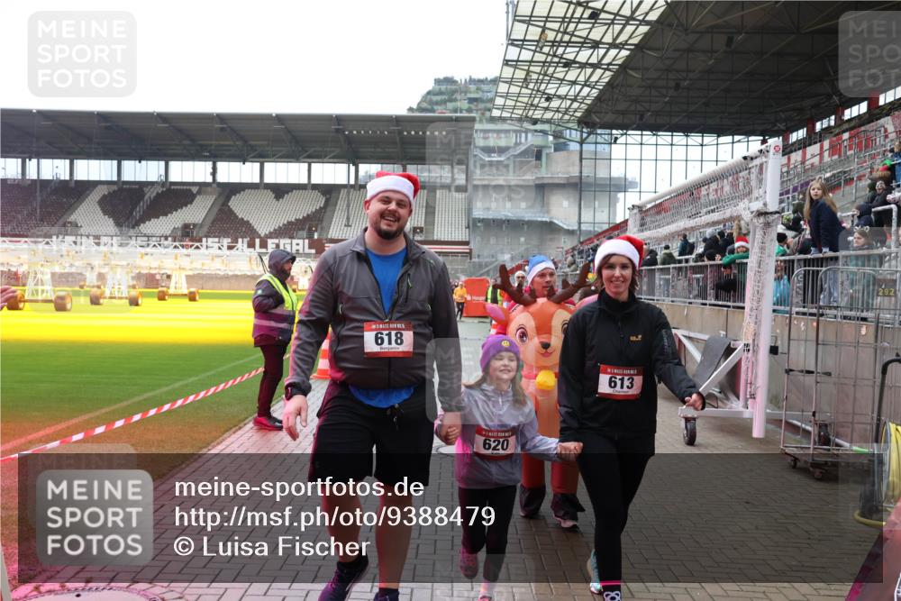07.12.2025 - St. Pauli X-Mass-Run No. 15 Luisa Fischer http://msf.ph/oto/9388479 07.12.2025 11:53:14 Ziel 15, 618, 620, 613, 292, 104, 613, 618, 620, 982, 1238, 1239, 1467, 1592, 1803, 2862, 2966, 3006, 3355, 3749, 3750, 3886, 4612 meine-sportfotos.de