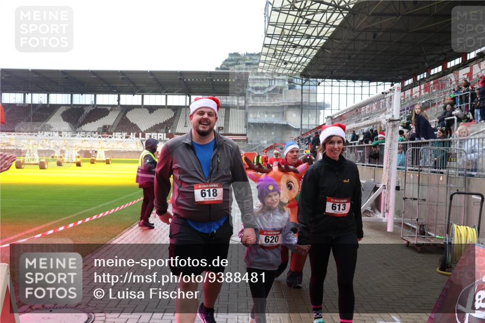 07.12.2025 - St. Pauli X-Mass-Run No. 15 Luisa Fischer http://msf.ph/oto/9388481 07.12.2025 11:53:14 Ziel 15, 618, 620, 613, 292, 104, 613, 618, 620, 982, 1238, 1239, 1467, 1592, 1803, 2862, 2966, 3006, 3355, 3749, 3750, 3886, 4612 meine-sportfotos.de