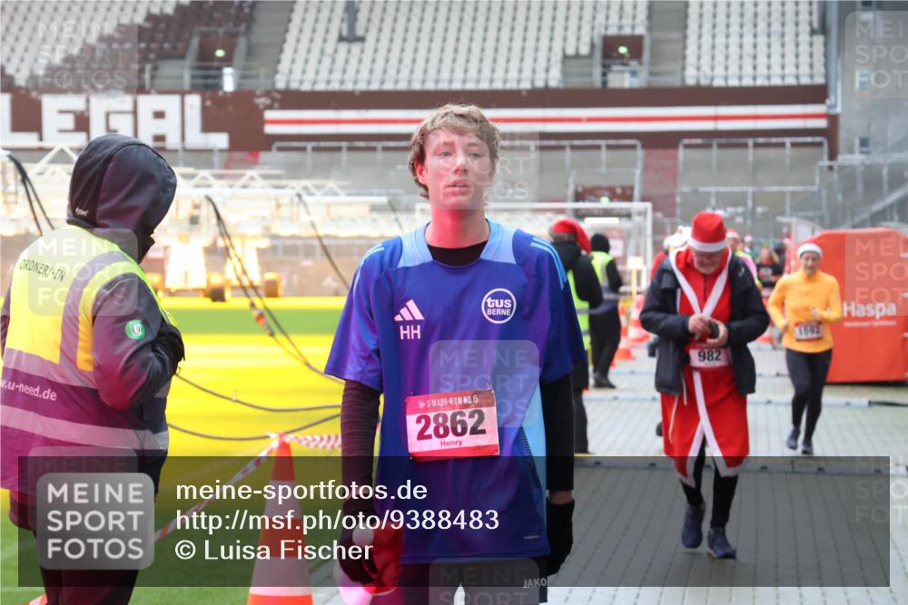 07.12.2025 - St. Pauli X-Mass-Run No. 15 Luisa Fischer http://msf.ph/oto/9388483 07.12.2025 11:53:17 Ziel 15, 2862, 982, 104, 613, 618, 620, 982, 1238, 1239, 1467, 1592, 1803, 2685, 2735, 2862, 2966, 3006, 3355, 3356, 3749, 3750, 3886, 4612 meine-sportfotos.de