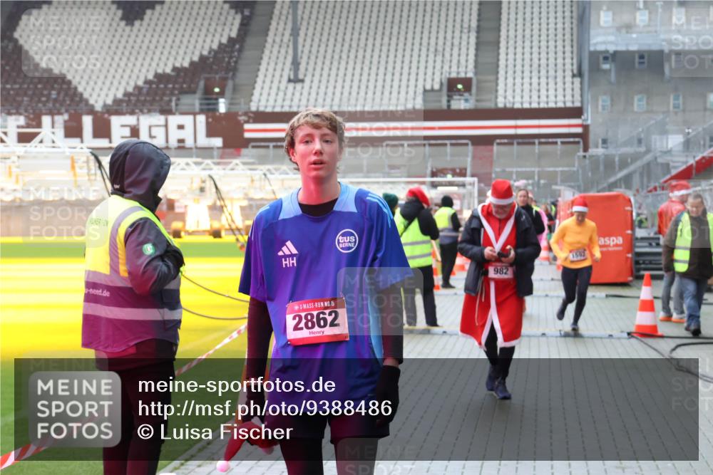 07.12.2025 - St. Pauli X-Mass-Run No. 15 Luisa Fischer http://msf.ph/oto/9388486 07.12.2025 11:53:18 Ziel 15, 2862, 1592, 982, 104, 613, 618, 620, 982, 1238, 1239, 1289, 1290, 1467, 1592, 1803, 2685, 2735, 2862, 2966, 3006, 3355, 3356, 3749, 3750, 3886, 4612 meine-sportfotos.de